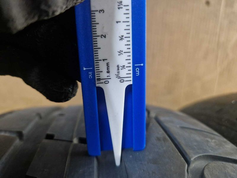 2 Pirelli R19 255/40 Anvelope de vară DOT1318