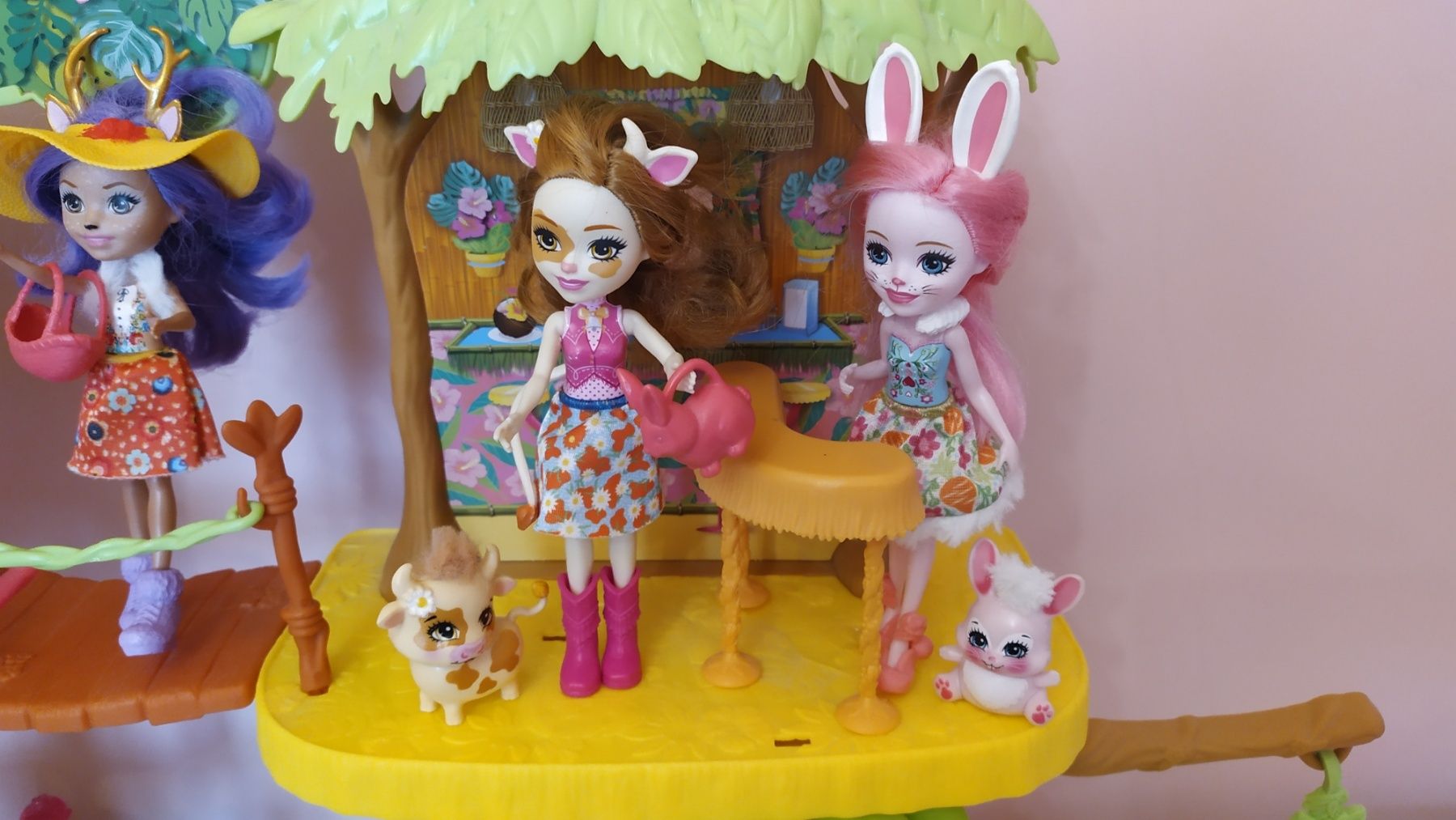 Къща за кукли Enchantimals с 5 кукли и животни