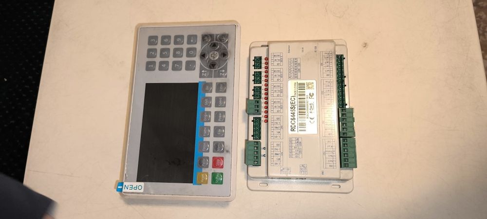 Controller Ruida RDC6445S-pret 1.800 lei cu toate accesoriile incluse