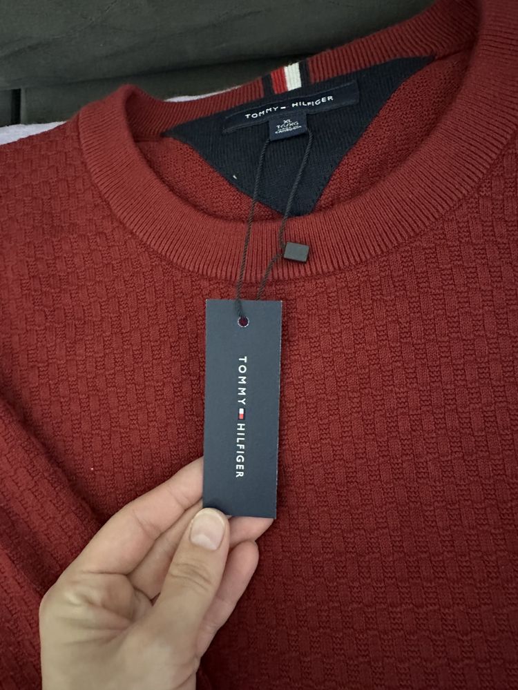 Свитер новый от Tommy Hilfiger