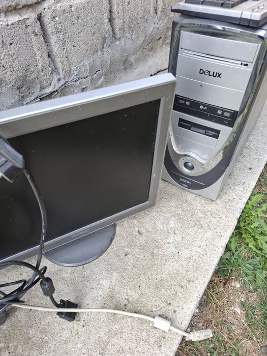 Monitor horizon unitate și tastatura delux