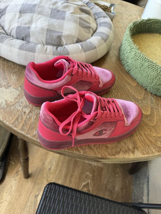 Червени кецове марка Champion