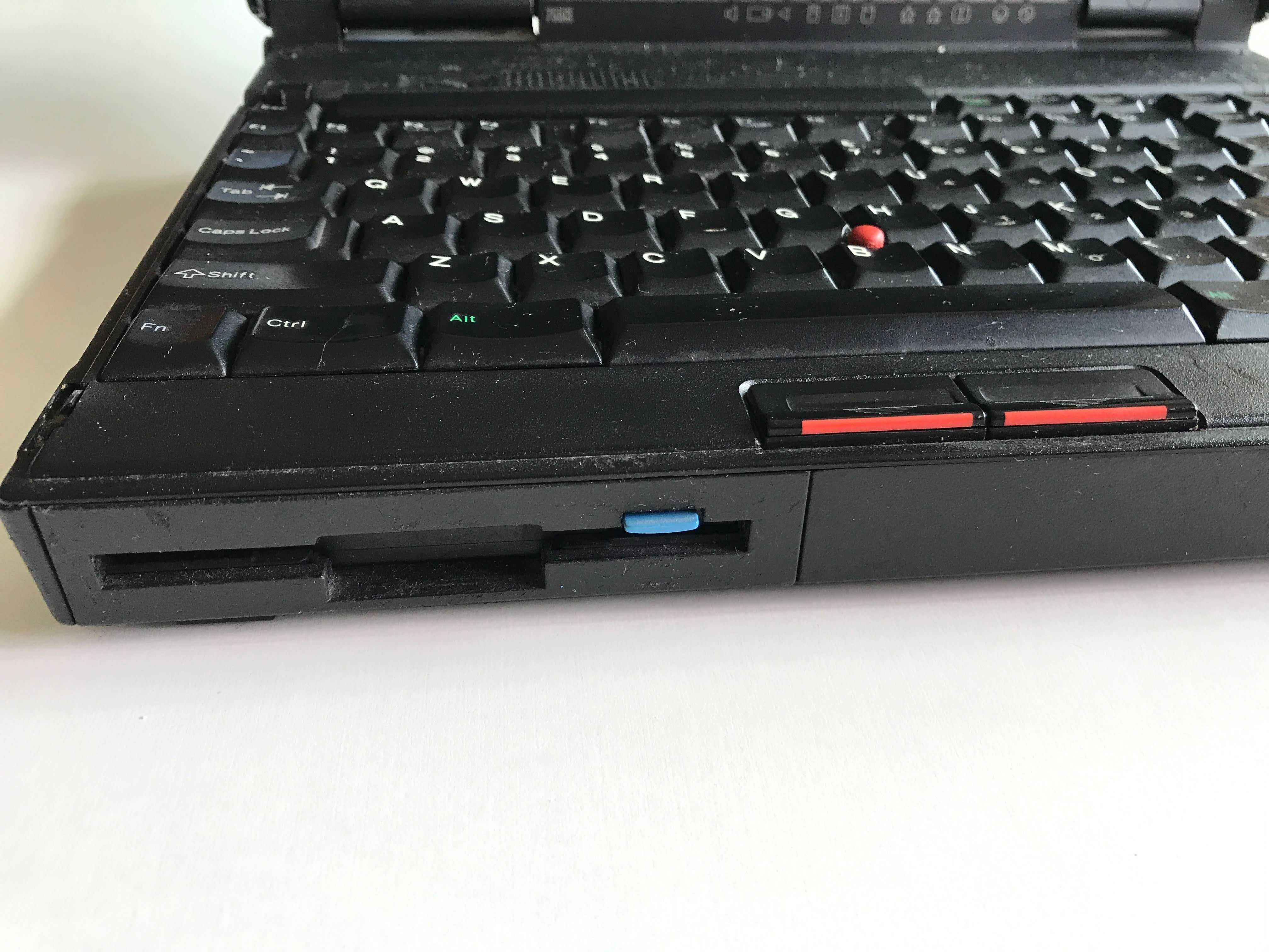 Ретро лаптоп IBM Thinkpad 755CE