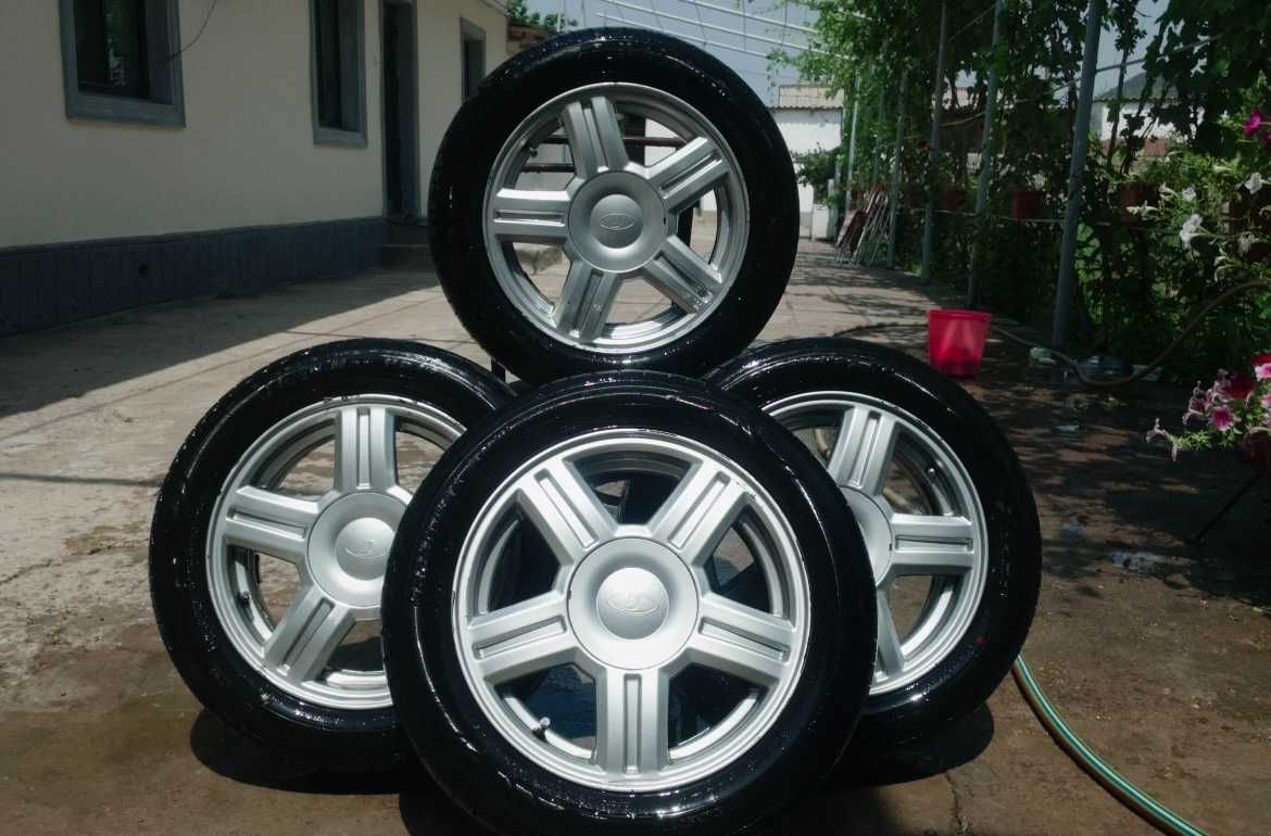 Торус R15 отличное состояние, шины в подарок!!!
