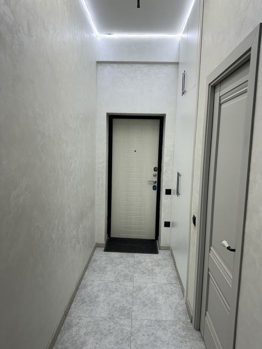 Квартира 2 в 3 на третьем этаже кирпичного дома.