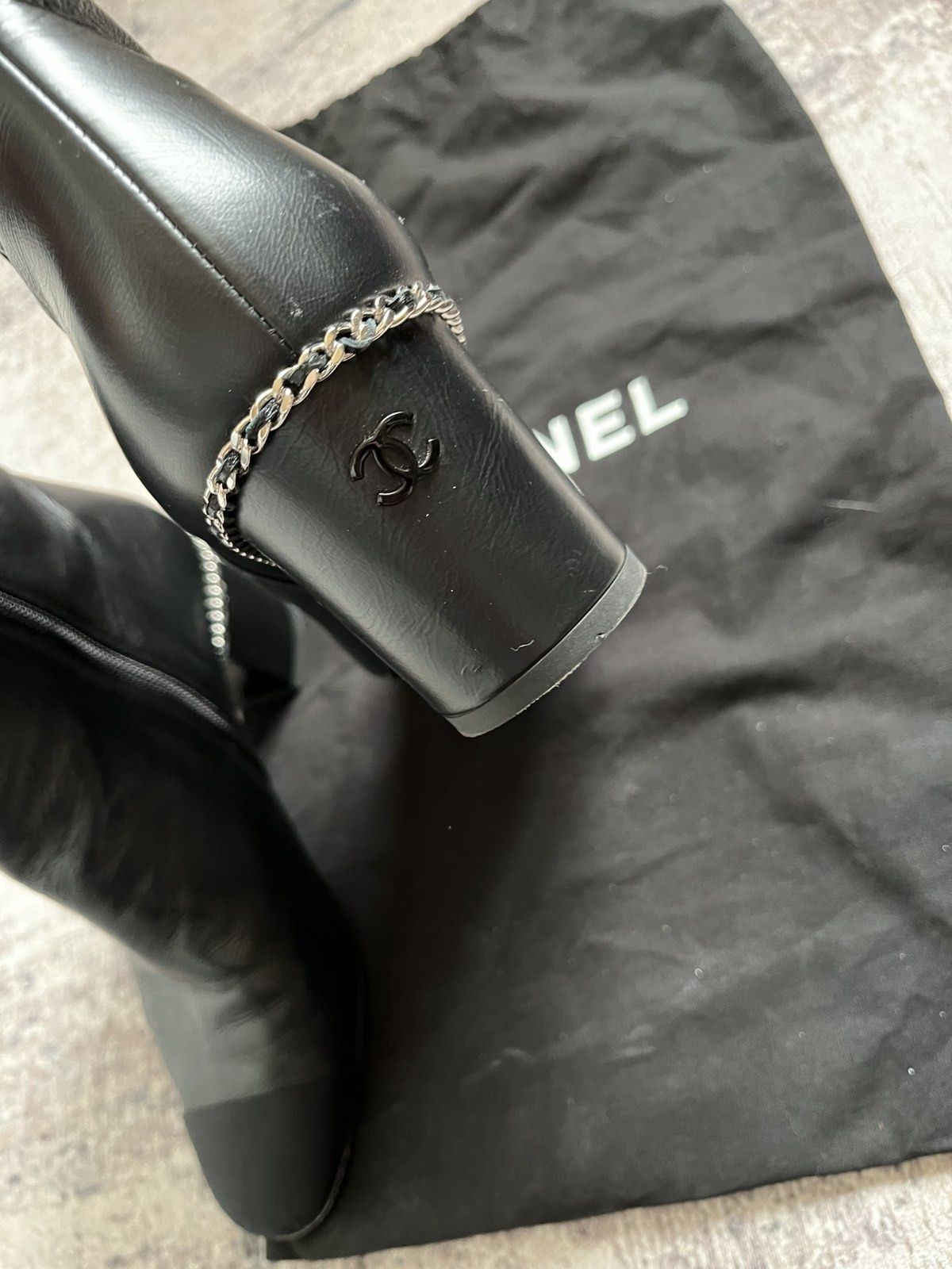 Chanel кожени боти