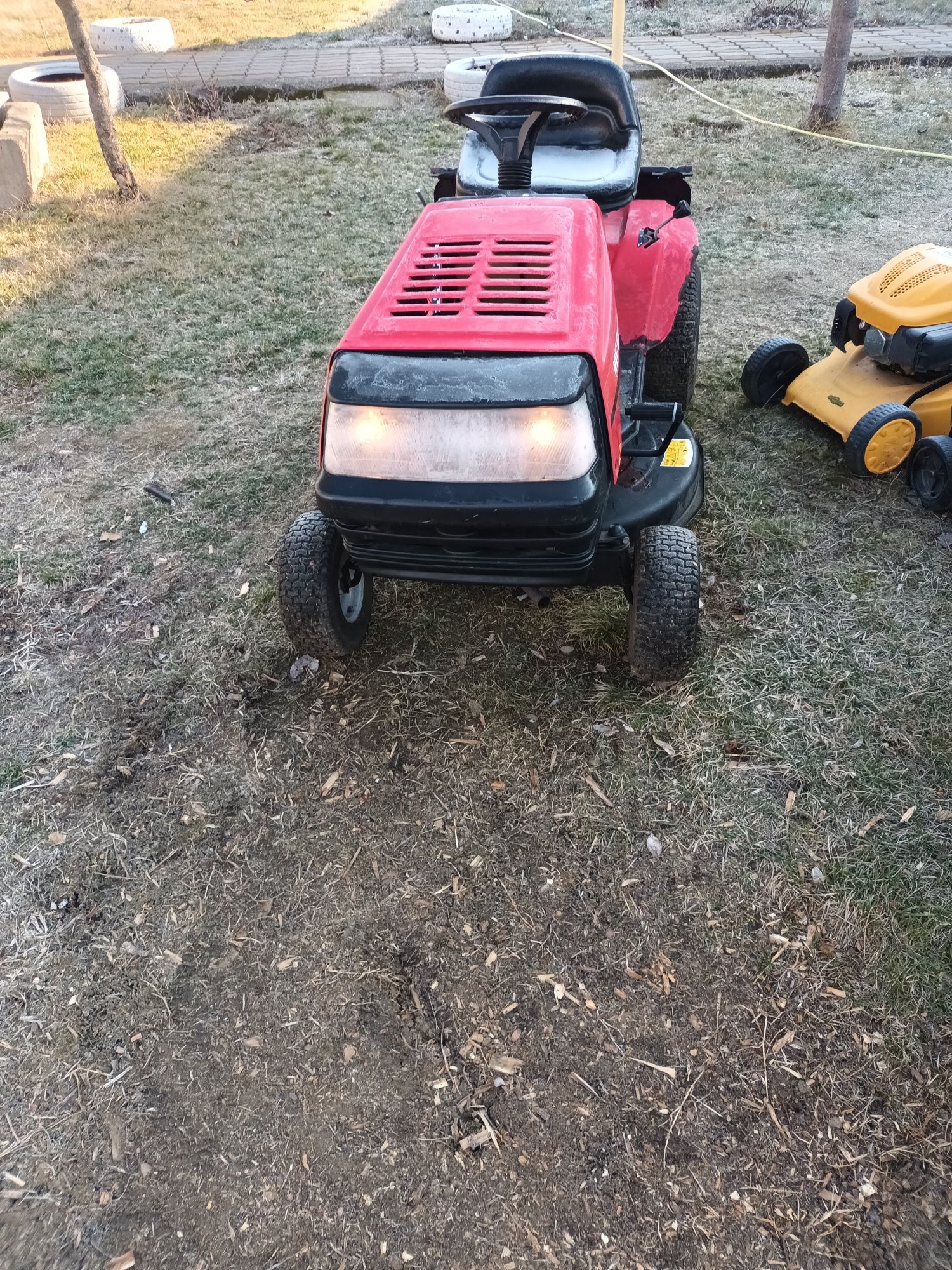 Tractoras de tuns gazon