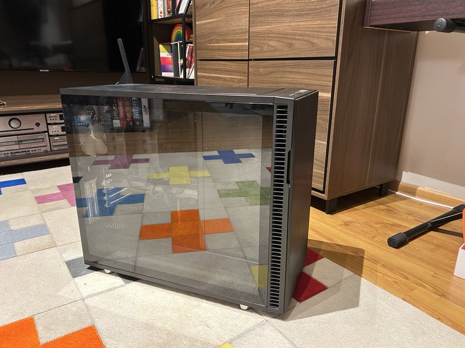 Продавам настолен компютър