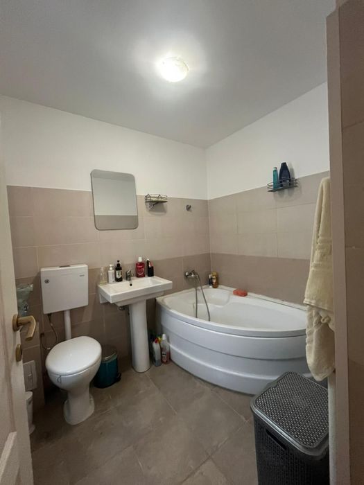 Proprietar inchiriez apartament decomandat