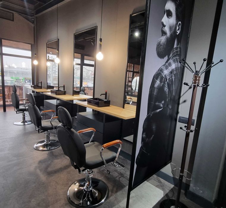 Salon Brooklyn inchiriaza 3 posturi: coafura, frizerie, extensii gene