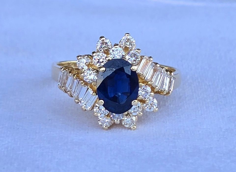 Inel cu safir și diamante naturale