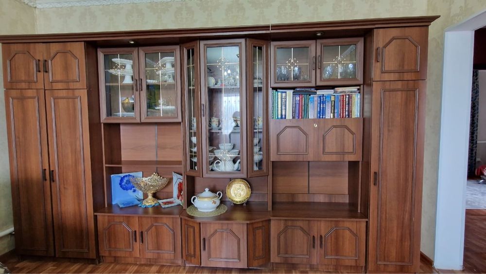 Стенка для гостиной , шикарная стенка