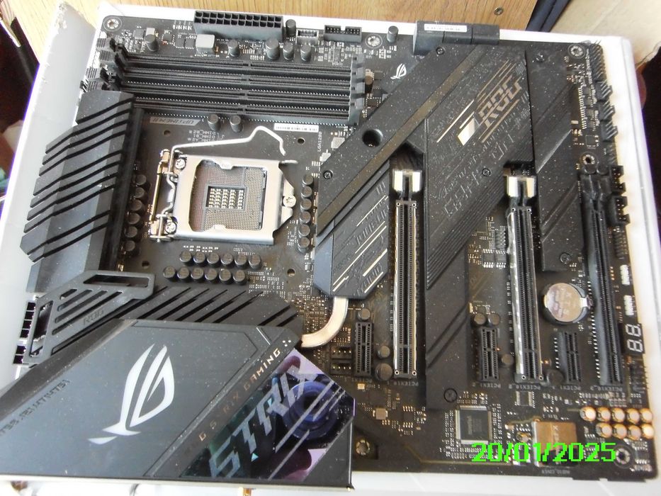 Placa baza ROG STRIX Z790 Gaming ,WiFi,D4