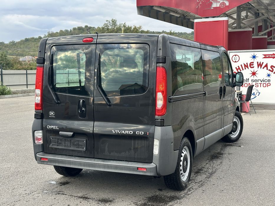 Opel Vivaro 2013 / 9 locuri / 2.0 DCI / Lung / Clima / 2 usi culisante