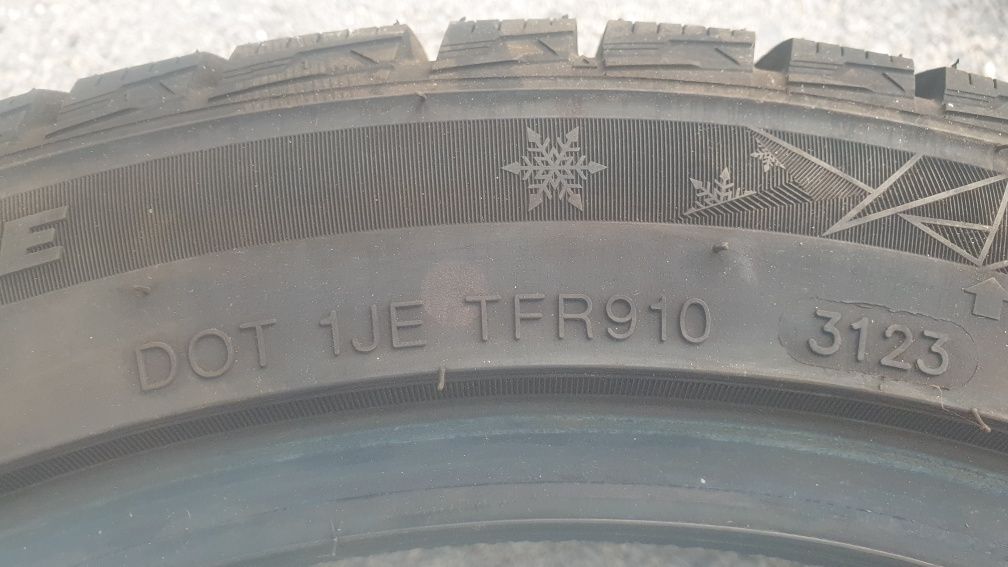Зимни гуми Rotalla Setula 215/45/17