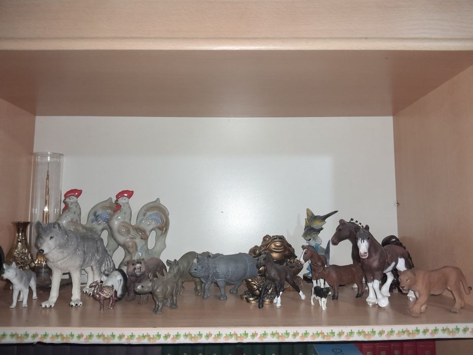 Игрушки животные цена договорная.