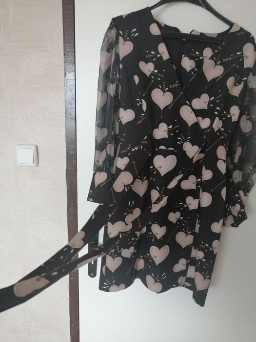 Дамска рокля с шифон ръкави