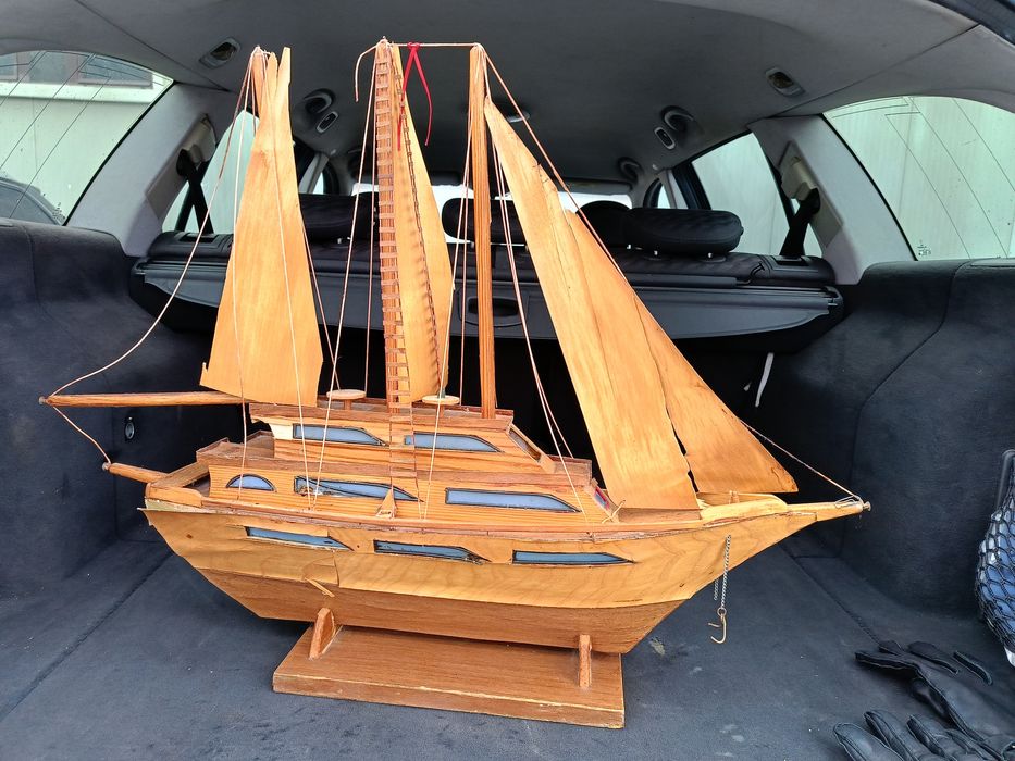 Голям ръчно изработен платноход