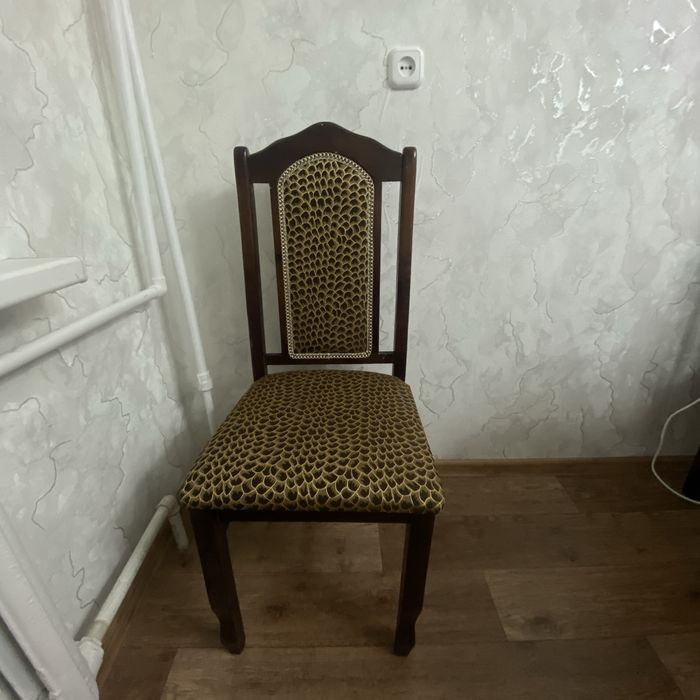 Стол со стульями