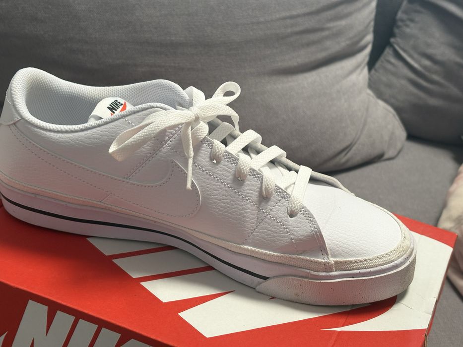 Маратонки Nike нови и много стилни и удобен модел заслужава си