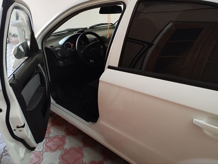 Nexia 3 avtomat sotiladi