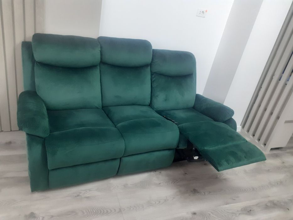 Canapea noua cu măsuță canapeaua se desface pt 2 persoane