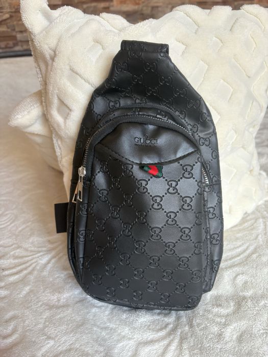 Gucci чантичка чисто нова