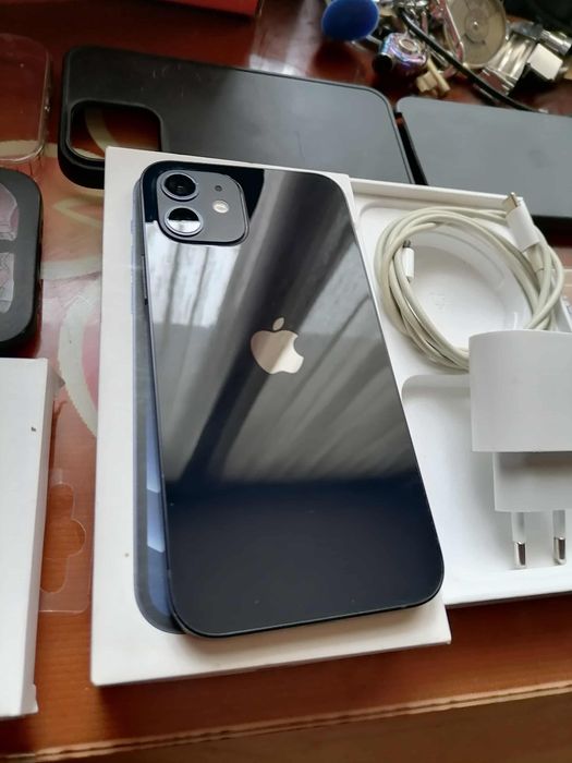 Продавам iphone 12