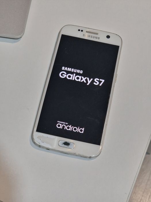 Telefon pentru piese sau colecție