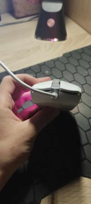 Продаю провод. игровую мышку с подсветкой logitech g102 в идеальном к
