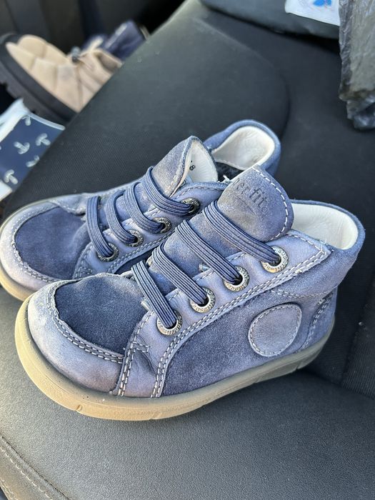 Vand incaltaminte copii 3-5 ani Zara Reserved..