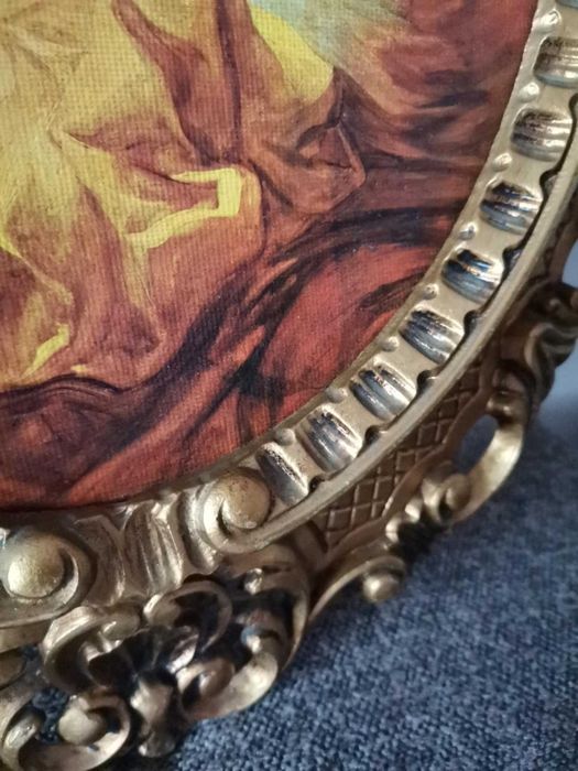 Голяма овална картина