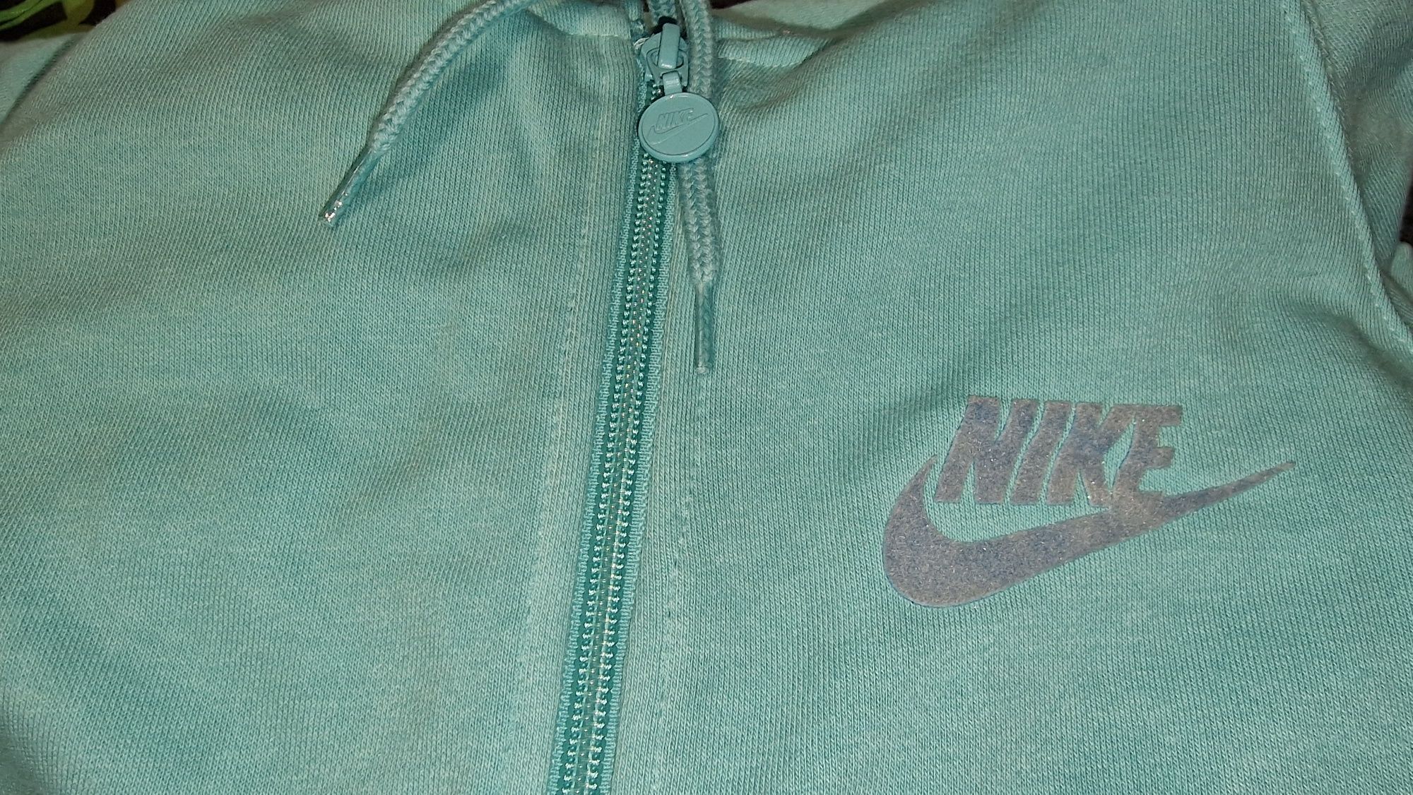 Оригинален суитшърт Nike с етикет