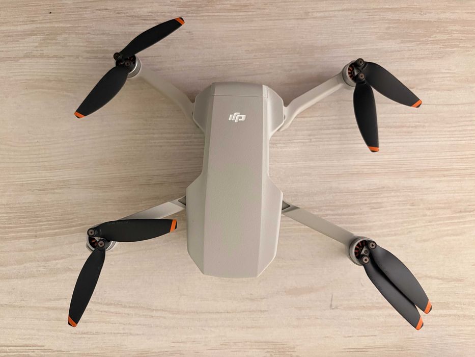 DJI Mini 2 Fly More Combo – много малко летян, с оригиналната чанта