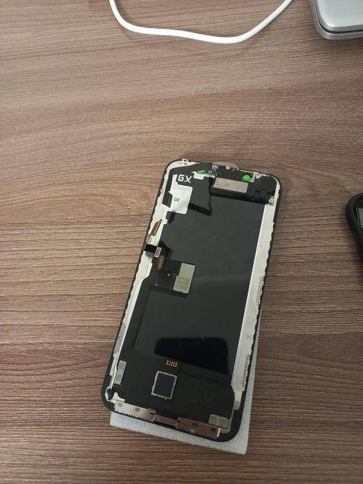 iPhone 10  не включается