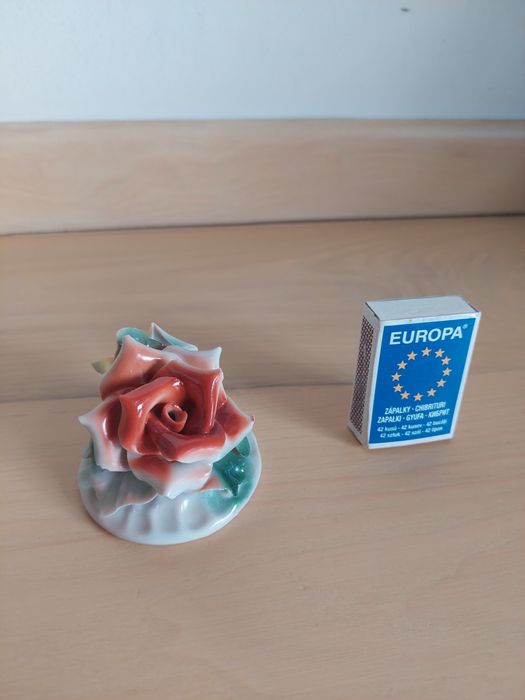 Piesa decorativa bibelou trandafir  portelan PORFIN CLUJ