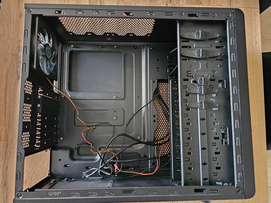 Сървърна кутия | 8xHDD 3.5 | Cooler Master N300 | Server Computer Case