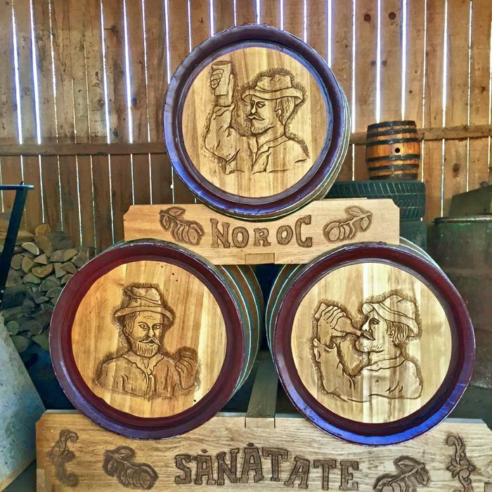 Butoaie de lemn( stejar, salcam, dud) si mobilier rustic