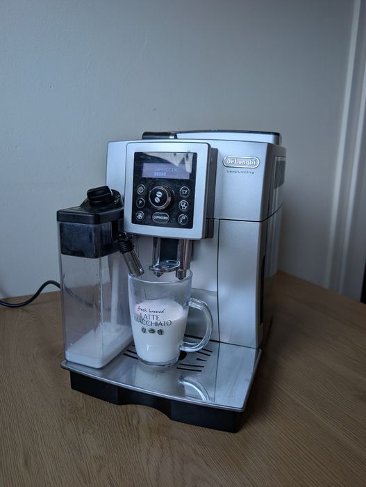 Vând expresor cafea DeLonghi Cappuccino impecabil