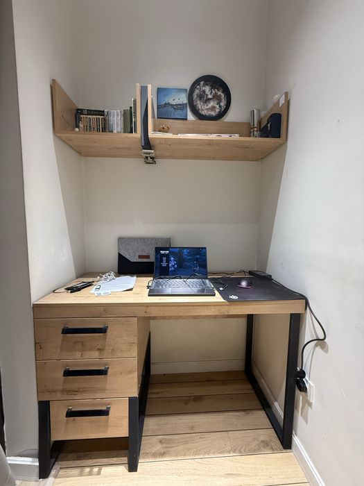 Стол письменный с полкой