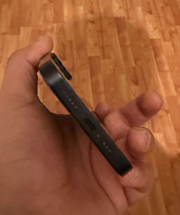 Vand iphone 13 in stare buna