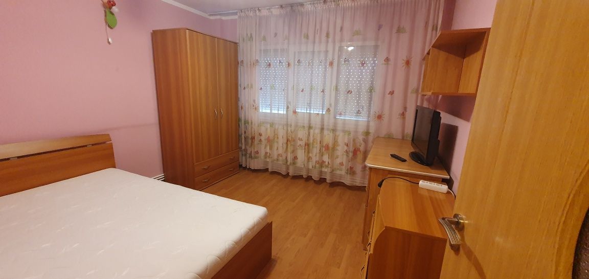 Închiriez apartament 2 camere decomandat