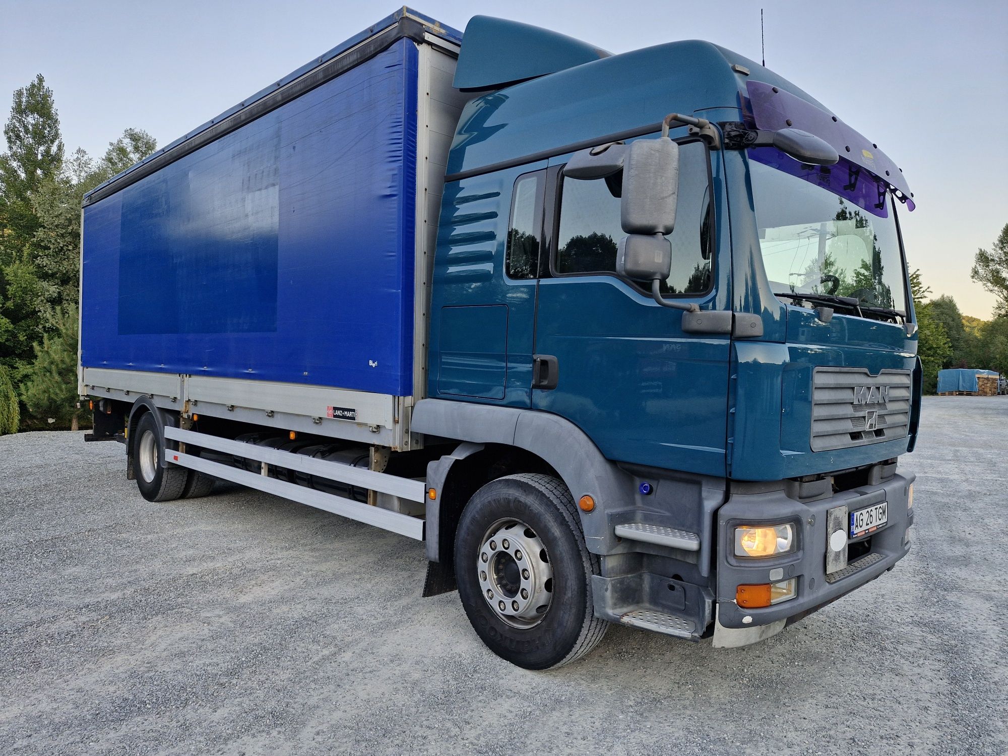 MAN TGM 18340 cu lift hidraulic. Cabina mare.fabricatie 2009.euro 5