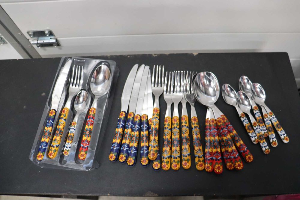 Комплект прибори за хранене Excelsa Trinacria 24 части