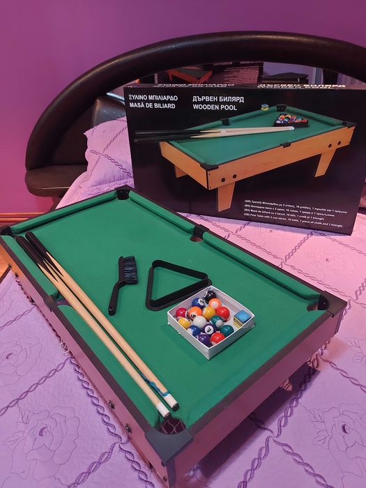 Masa de biliard cu 2 tacuri triunghi si set cu bile