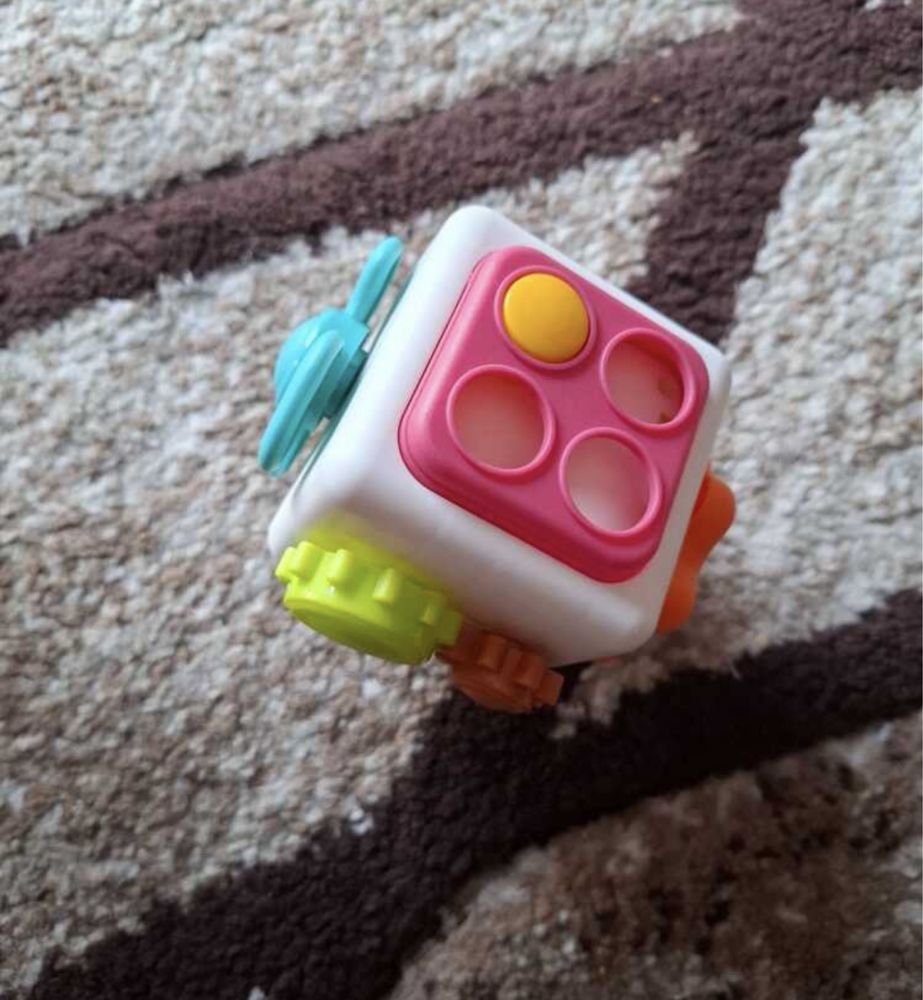 Монтесори куб за игра (montessorri cube)