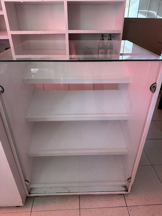 Продавам витрини за магазин
