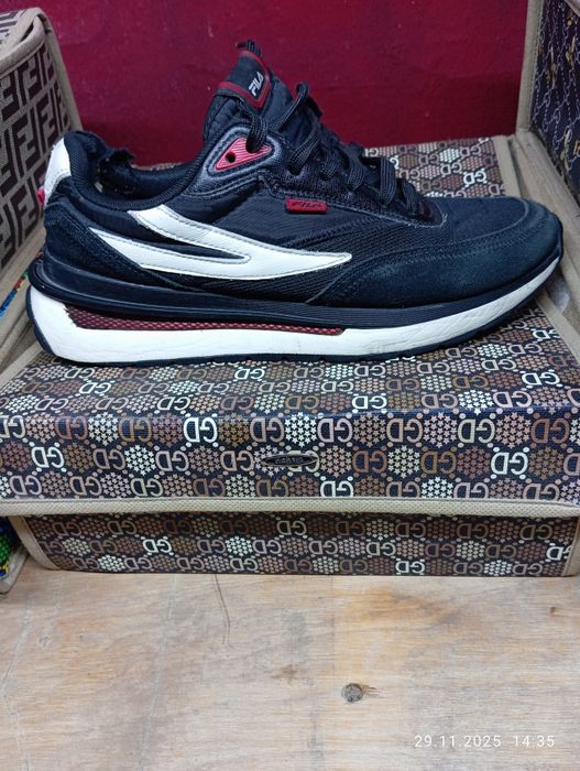 Кроссовки все фирма отдам не дорого