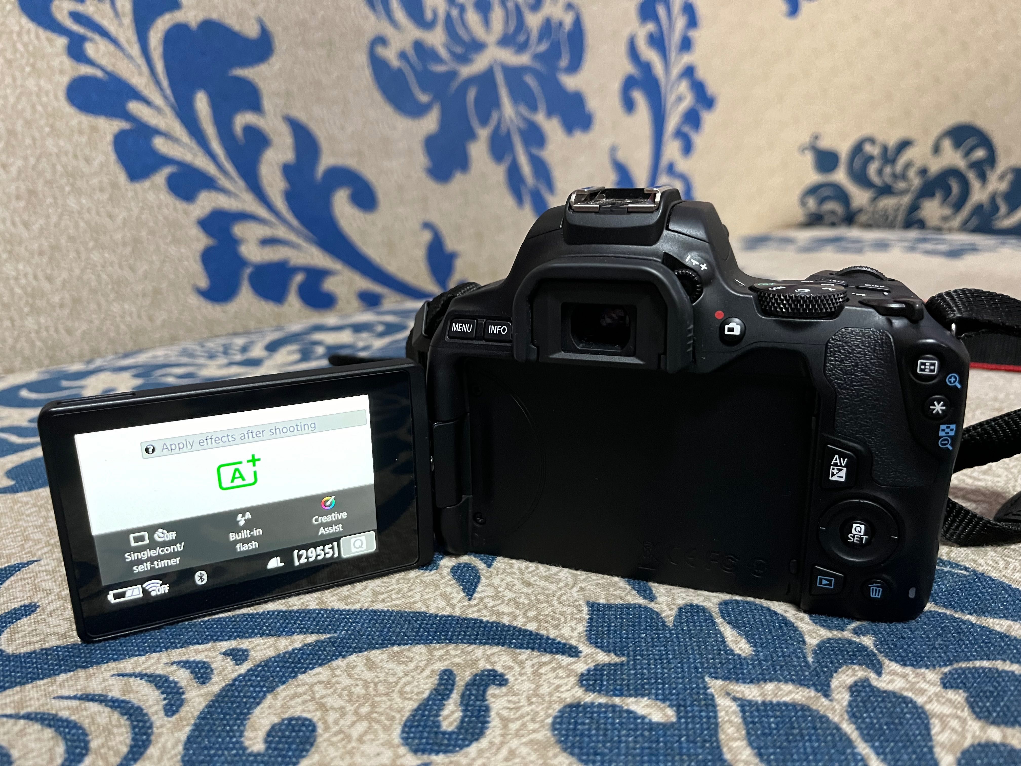 Фотоапарат Canon EOS 250D