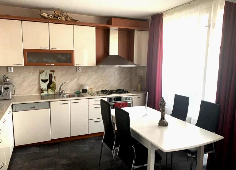 Дава се под наем Тристаен апартамент в Бургас, Лазур - 100 кв.м за 663 € - Снимка #9